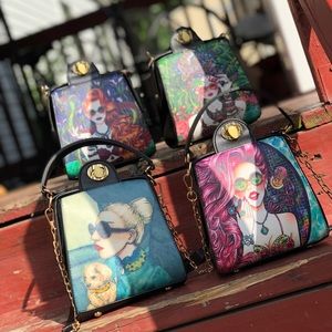 Crossbody graphic fashion bag